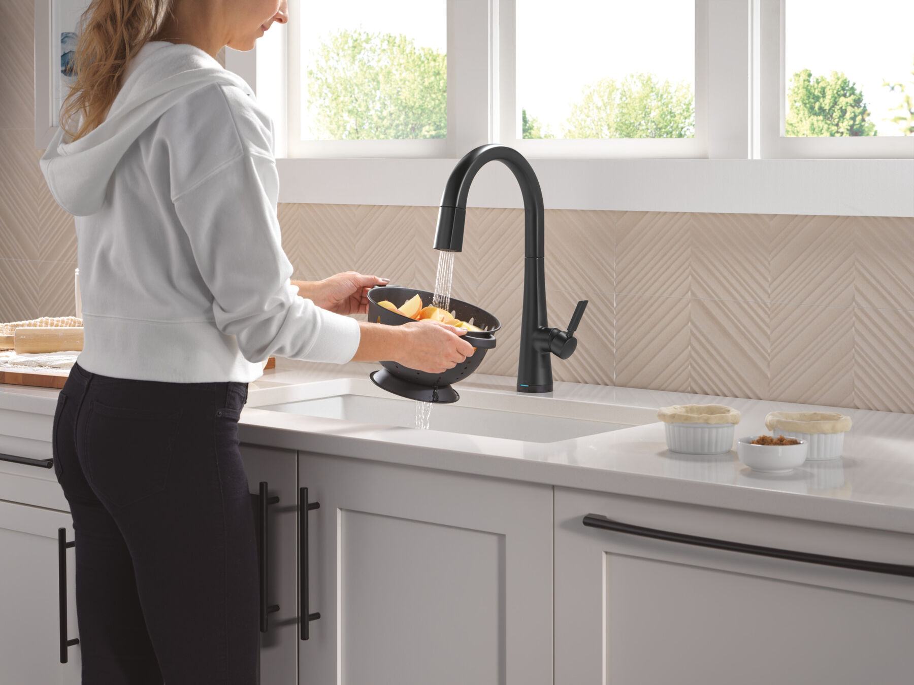 Touch<sub>2</sub>O® Technology Kitchen Faucet with Touchless Technology, image 4